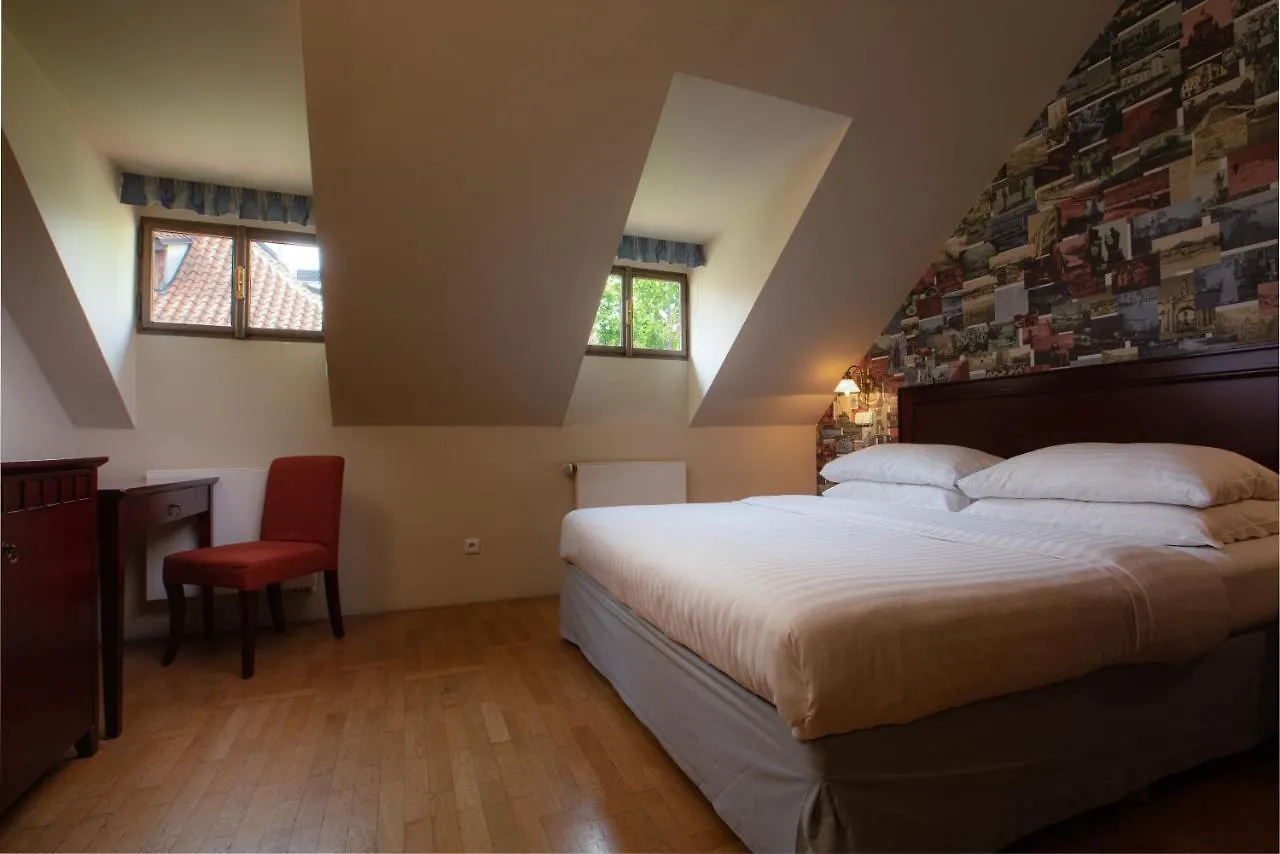 Charles Bridge Rooms & Suites By Sivek Hotels Prag Apart Otel